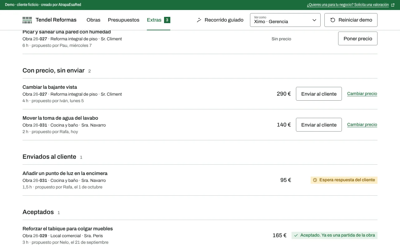 Pantalla «Extras» en ordenador: los extras agrupados por estado, dos con precio listos para enviar al cliente, uno a la espera de su respuesta y otro ya aceptado.